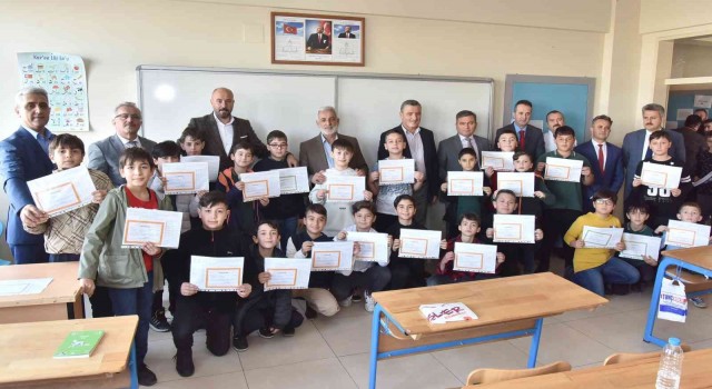Başkan Togar öğrencilerin karne heyecanını paylaştı