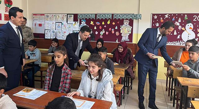 Başkan Yalçın, Öğrencilerin Karne Sevincine Ortak Oldu