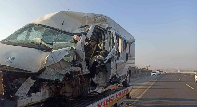 Başkentte iki servis aracı çarpıştı: 2si ağır 25 yaralı