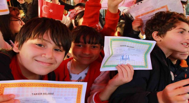Başkentte öğrenciler karne sevincini döner yiyerek kutladı