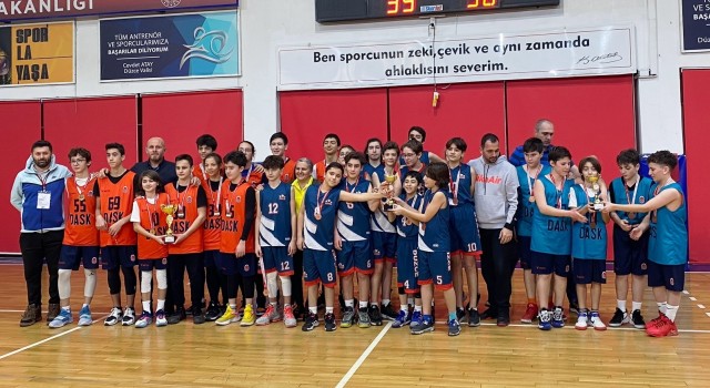 Basketbolda Düzce Atletik birinci oldu