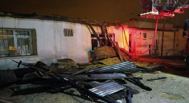 Bayburtta evin çatısı yandı