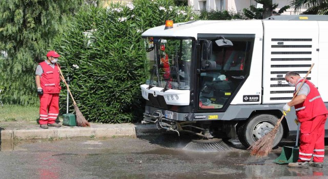 Bayraklıda yüzlerce ton evsel atık toplanıyor