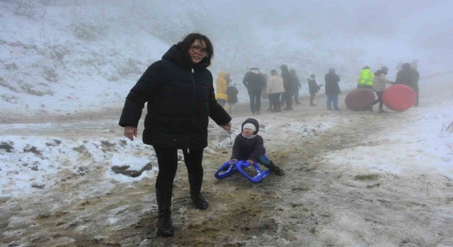 Beklenen kar gelince vatandaşlar soluğu Kartepede aldı