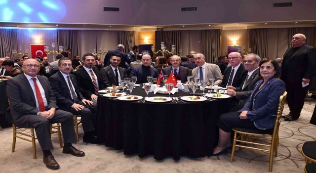 Belediye başkanları, milletvekilleri ve basın emekçileri 10 Ocak Çalışan Gazeteciler Günü yemeğinde bir araya geldi