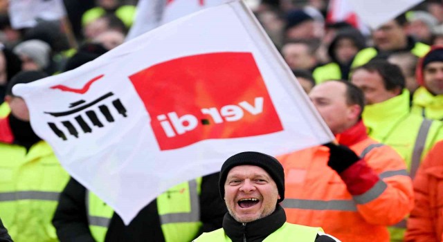 Berlin Havalimanında grev: Tüm uçuşlar iptal oldu