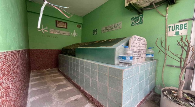 Betonlar arasında kalan sır türbe