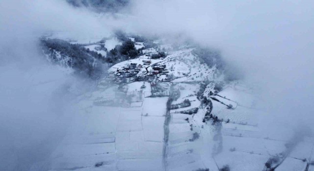 Beyaza bürünen Ilgaz Dağının etekleri havadan görüntülendi