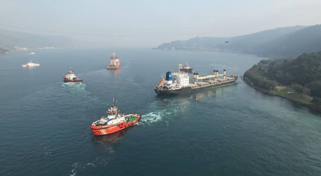 Beykozda karaya oturan gemiyi çekme işlemlerine başlandı