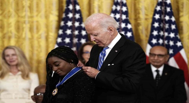 Biden, kanlı Kongre baskınının yıldönümünde 12 kişiye madalya verecek