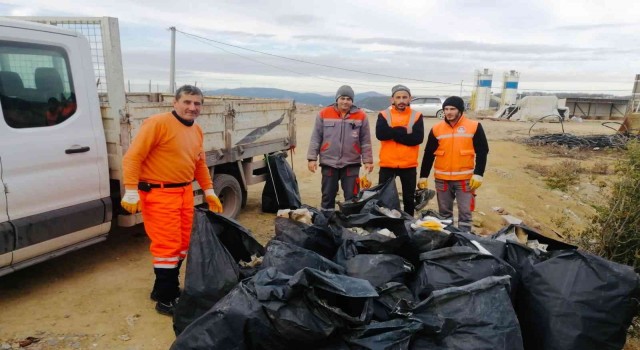 Bilinçsizce atılanları topladılar, poşet poşet çöp çıktı