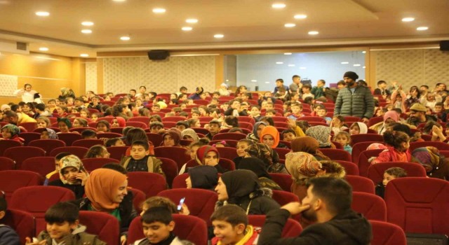 Bingölde bin 300 öğrenciye giyim yardımı
