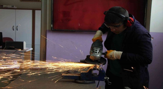 Bingölde meslek liseleri fabrika gibi çalışıyor: 2022 yılında 9,5 milyon lira ciro yaptılar