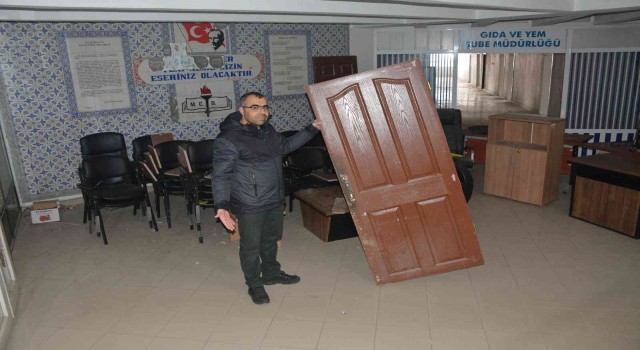 Bitlis Gazeteciler Cemiyetinin çalınan eşyaları ve kapısı bulundu