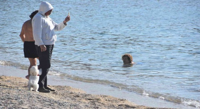 Bodrum denize girip güneşlendiler