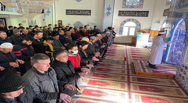 Boluda eller yağmur için semaya açıldı