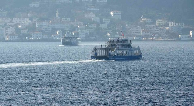Bozcaada ve Gökçeadaya 2 gün feribot seferlerine fırtına engeli
