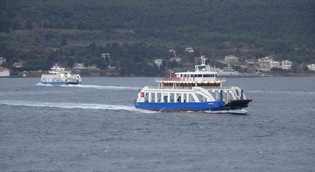 Bozcaada ve Gökçeadaya bugün ve yarınki feribot seferleri fırtına nedeniyle iptal edildi