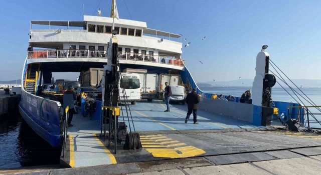 Bozcaada ve Gökçeadaya fırtına nedeniyle yarınki tüm feribot seferleri iptal edildi