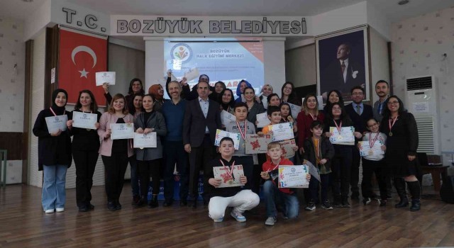 Bozüyükte Akıl Oyunları Şampiyonasında dereceye girenler ödüllerini aldı