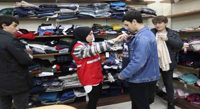 Bu projeyle 6 binden fazla üniversite öğrencisine kıyafet ve gıda kolisi yardımı yapıldı