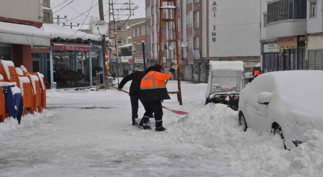 Bulanıkta kar yağışı: 89 yerleşim yerinin yolu kapandı