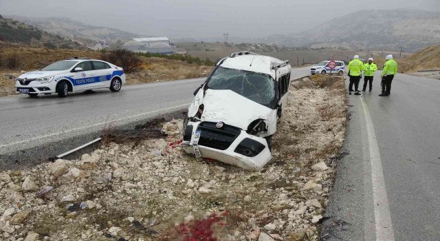 Burdurda refüje çıkıp takla atan aracın sürücüsü hayatını kaybetti