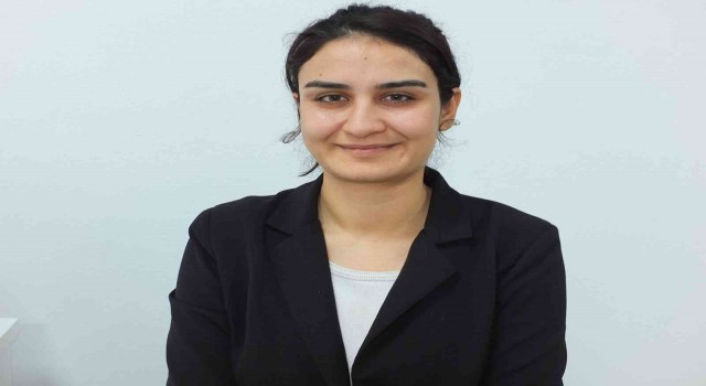 Burhaniye de genç tekniker kök boyanın kitabını yazıyor