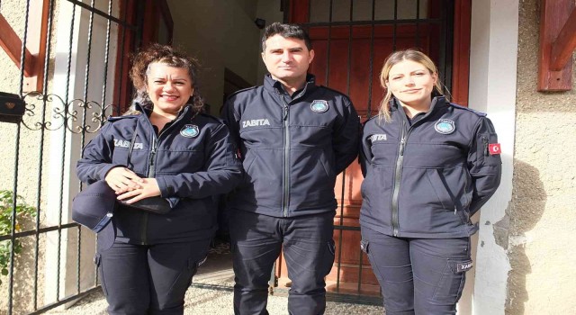 Burhaniyede kadın zabıtalar takdir topladı