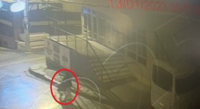 Bursada çaldıkları çelik kasayı bebek arabasıyla götürdüler