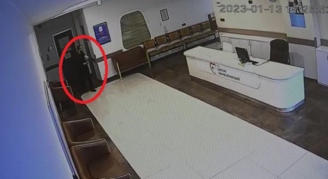 Bursada hava soğuk diye hastanede kalan evsiz şahıs, bilgisayarları çaldı