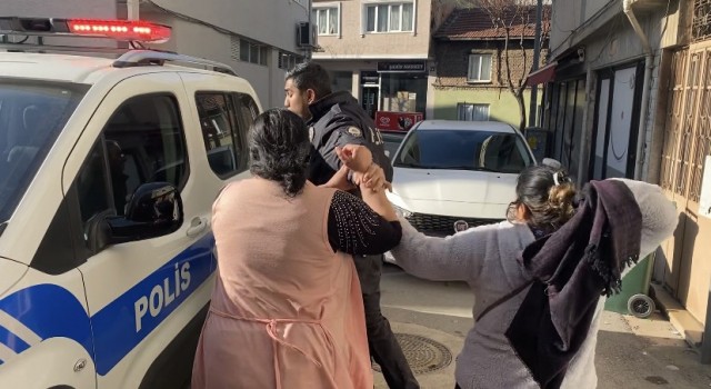 Bursada kendi evini yakan kişiye komşuları böyle saldırdı