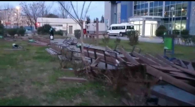 Bursada lodos kamelyaları parçaladı, esnaf tezgah açamadı