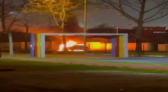 Bursada seyir halindeki otomobil alev alev yandı