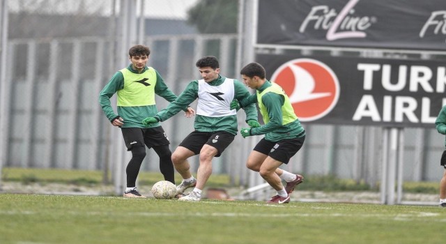 Bursaspor topa sahip olma çalışması yaptı