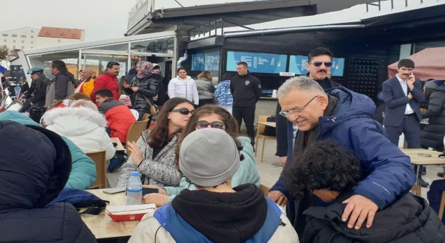 Büyükkılıç, Erciyeste Kayakseverlerle Buluştu