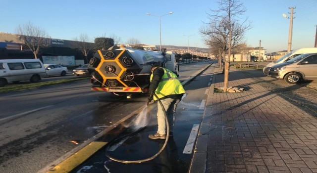 Büyükşehir ekipleri 2022de 51 bin 717 kilometre yolu temizledi