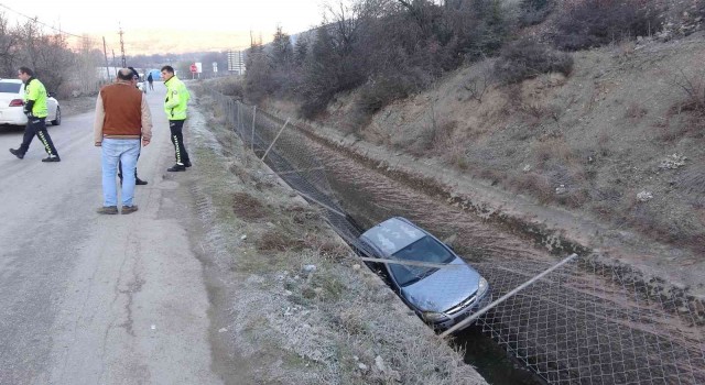 Buzlanma nedeniyle sulama kanalına uçtu