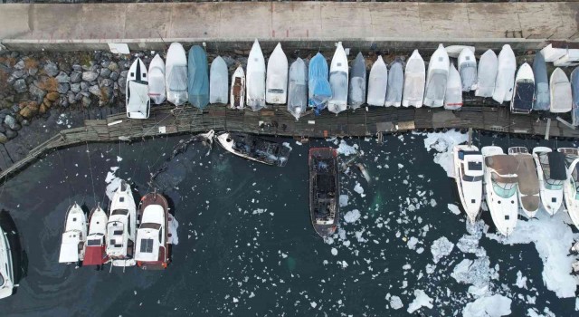 Caddebostan yat limanında yanan tekneler havadan görüntülendi