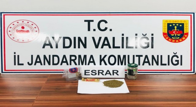 Cam kavanoz içinde uyuşturucu ele geçirildi