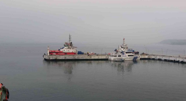 Çanakkale Boğazı sisin etkisini yitirmesiyle transit gemi geçişlerine açıldı