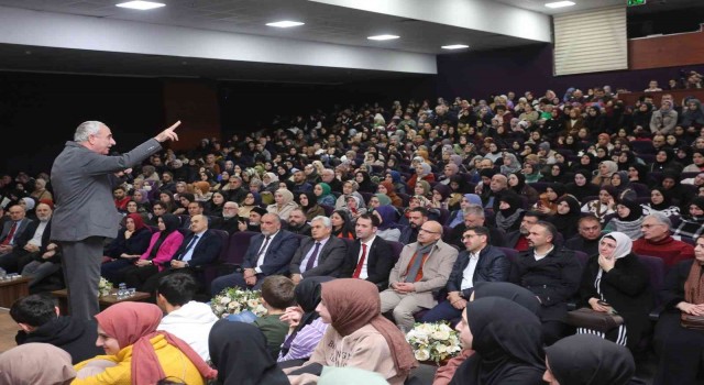Canikte Nurullah Genç konferansı