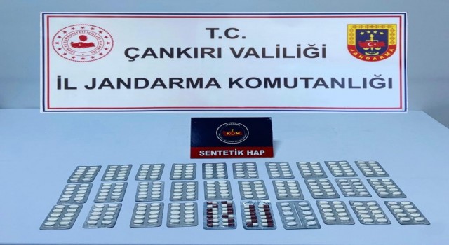 Çankırıda 331 adet sentetik ecza hapı ele ele geçirildi: 2 gözaltı