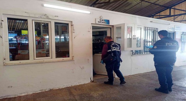 Çay evinde para bulamayan hırsızlar çikolata ve gazoz çaldı