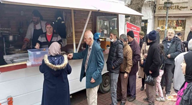 Çaycumada şehitler anısına lokma dağıtıldı