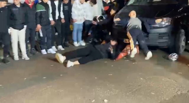 Çekmeköyde halay çekenlerin arasına minibüsün daldığı anlar kamerada