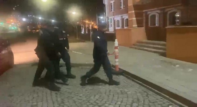 Çeşitli suçlardan aranan firari şahıslar yakayı ele verdi