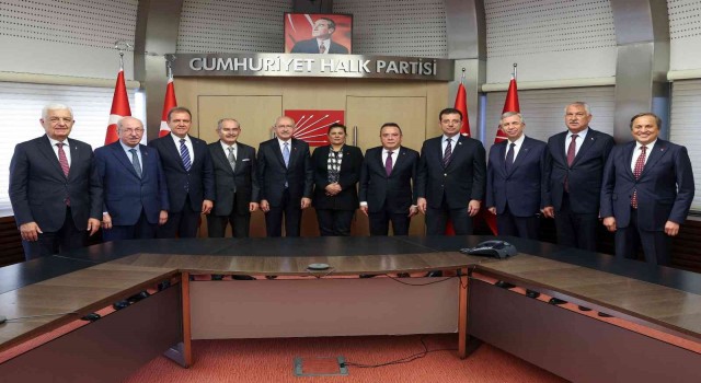 CHP lideri Kemal Kılıçdaroğlu, CHP'li Belediye Başkanları ile görüştü