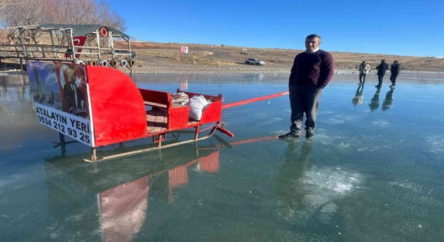 Çıldır Gölünün Ardahan tarafı da buz tuttu