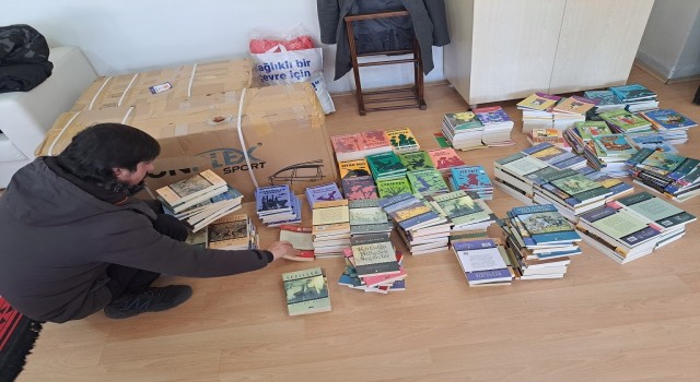 Çıldırda öğrencilere karne hediyesi olarak kitap dağıtıldı